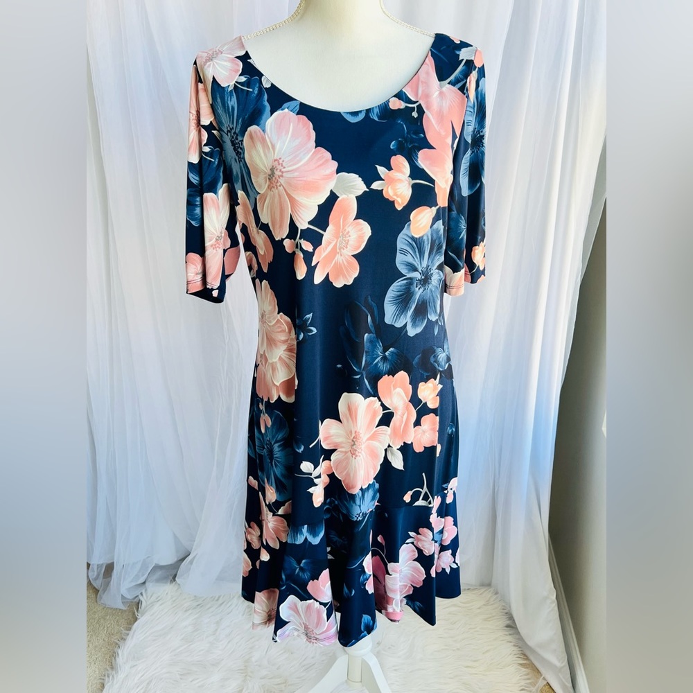 ⭐️NEW WITH TAG⭐️ Connected Apparel Floral Dress | Size 8